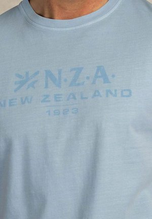 NZA New Zealand Auckland, NZA T-SHIRT FADED LOGO - T-shirt print - lichtblauw