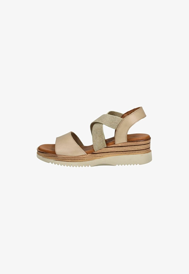 Beige Sandale mit Kreuzriemen, weichem Leder und strukturiertem Stoff. Wedge-Sohle mit Holz-Elementen und Gummiprofil für guten Halt.