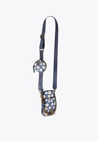 Granatowa torebka crossbody i okrągły portfelik na monety z białym i żółtym kwiatowym wzorem, regulowany pasek i złoty akcent w postaci łańcuszka.