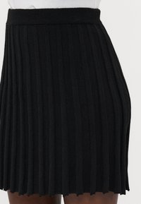 Vero Moda Tall VMMARINA SKATERSKIRT - Faltenrock - black