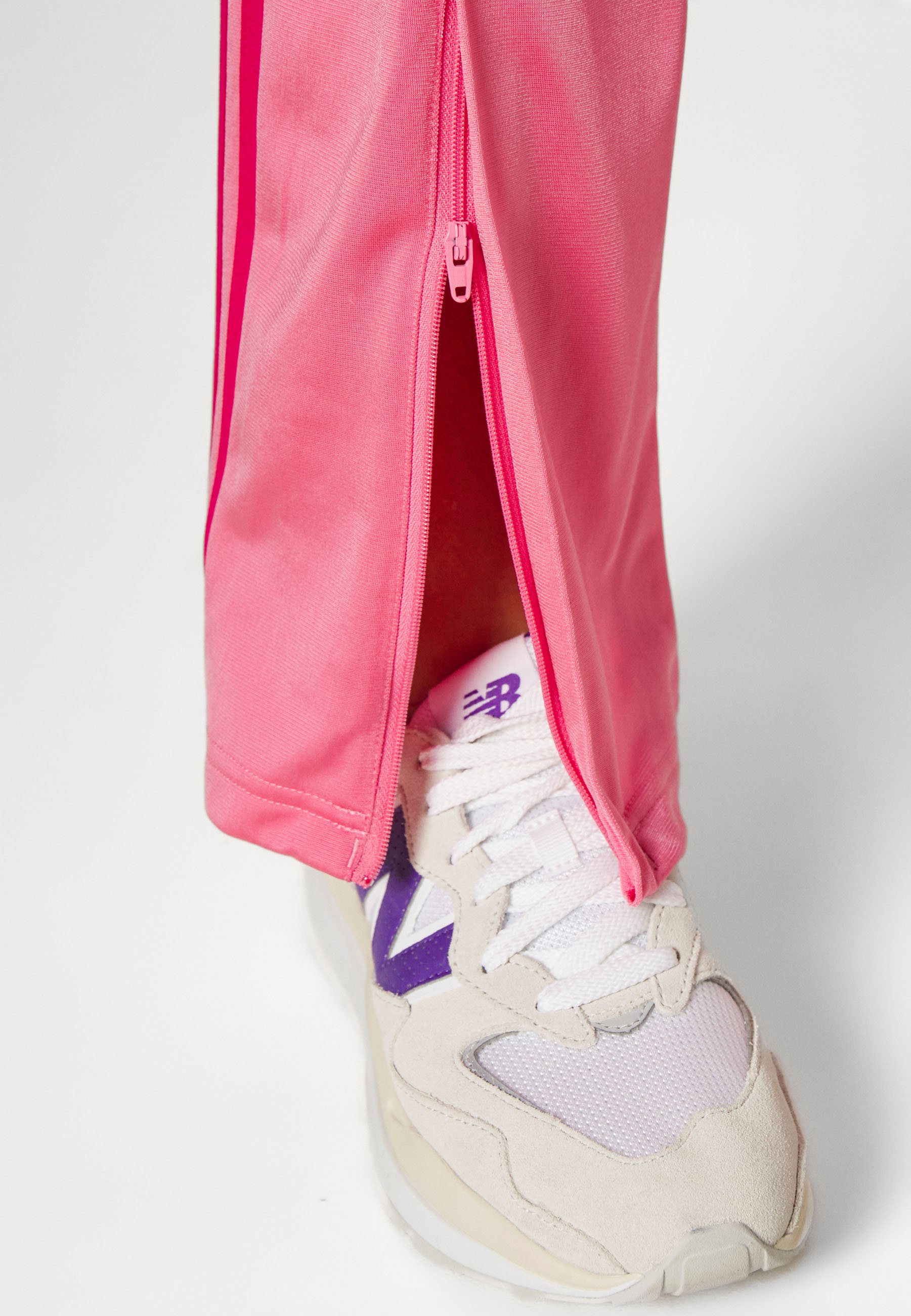 adidas Originals FLARED FIREBIRD - Trainingsbroek - rose tone/donkerroze -  Zalando.nl