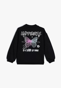 Zwarte sweatshirt met een kleurrijke vlinderafbeelding en de tekst "HAPPINESS IS A STATE OF MIND" op de achterkant, met een relaxed fit en ribgebreide manchetten.