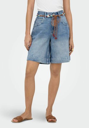ONLY DENIM SHORTS ONLHOLLIE HIGH WAIST REGULAR FIT SHORTS - Denimové šortky - medium blue denim