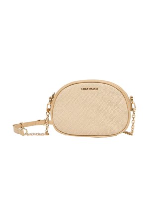 Beige oval crossbody taske med tekstureret mønster, guldkæde og læderrem samt "Carlo Colucci" logo i midten foran.