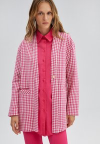 Touché Privé GINGHAM  - Rövid kabát - pink