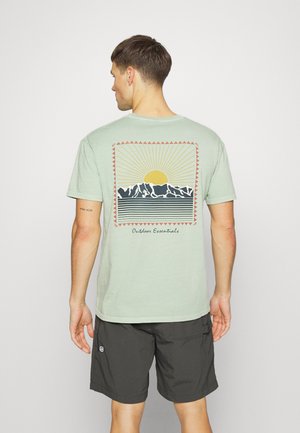 MOUNTAIN RISE TEES - T-shirt con stampa - frosty green