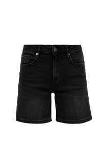 Černé džínové šortky s designem pěti kapes, zipovým zapínáním a kovovým knoflíkem. Oblečení má mírně vybledlou texturu, která dodává jemnou hloubku.