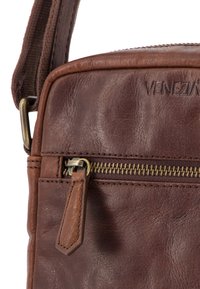 VENEZIA CROSS-BODY - Umhängetasche - bronze
