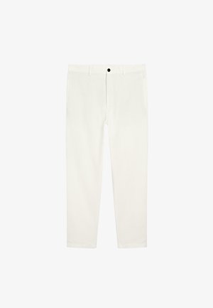 Weiße maßgeschneiderte Hose aus einem Stoff mit glatter Textur, ausgestattet mit einem Frontknopfverschluss, Gürtelschlaufen und Seitentaschen.