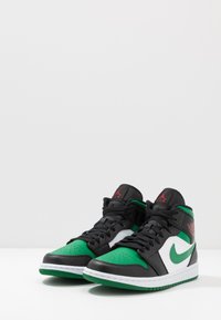 Jordan AIR JORDAN 1 MID - Sapatilhas de cano alto - black/pine green/white/gym red