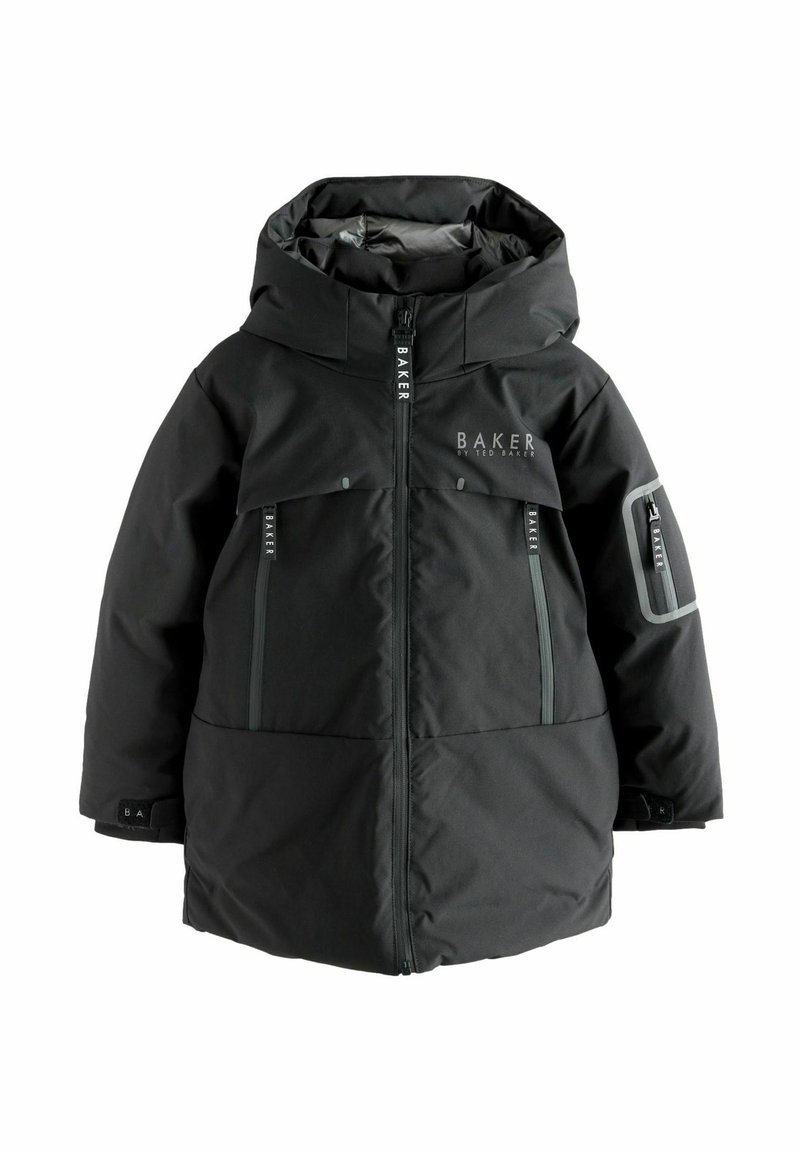 Schwarze isolierte Jacke mit Kapuze, ausgestattet mit Reißverschlusstaschen, verstärkten Nähten und Markenakzenten in Grau. Weicher, wasserabweisender Stoff.