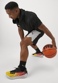 Puma SHOT BLOCKER SHORT - Pantalón corto de deporte - black white