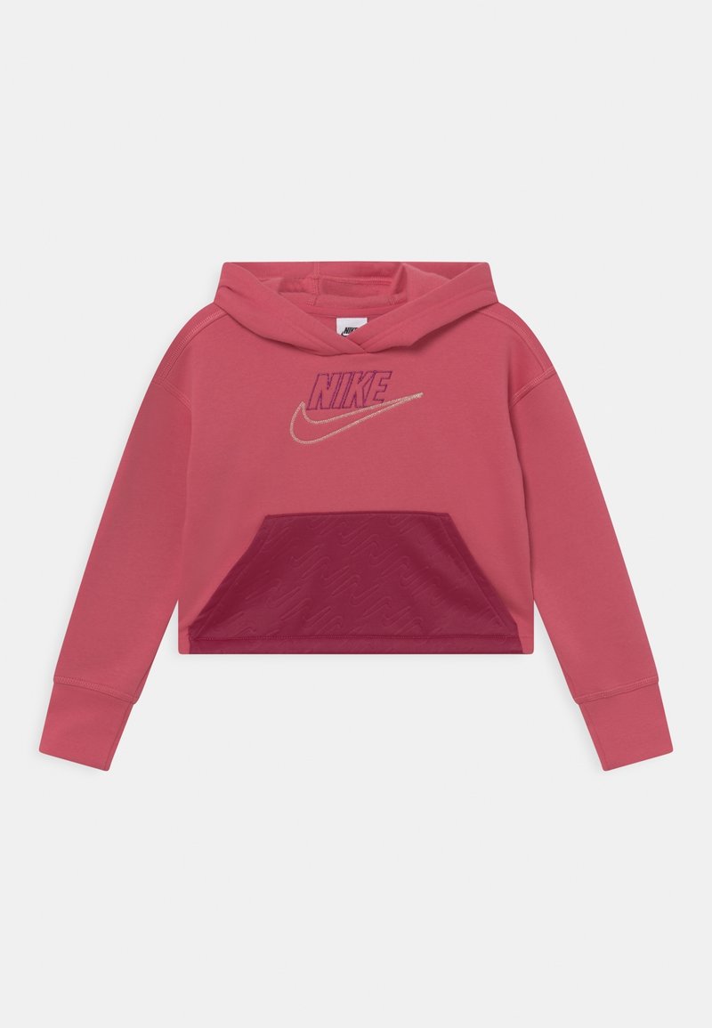 Beskurad rosa hoodie med en vinröd ficka, prydd med en broderad Nike-logga och ett strukturerat mönster på fickan. Mjuk tyg och långa ärmar.