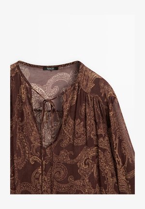 Blusa marrone a maniche lunghe con motivo paisley, tessuto leggero, scollatura a V con dettaglio a fiocco e maniche arricciate per un effetto texture.