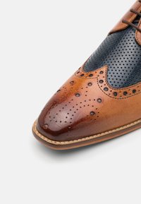 Melvin & Hamilton MARTIN 15 - Stringate eleganti - tan/navy/brown/rich tan/natural
