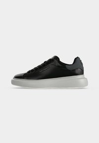 Επιλέχθηκε, black
