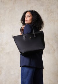 Επιλέχθηκε, black