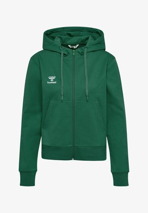 Grüne Zip-Hoodie aus weichem Stoff, mit Kapuze mit Kordelzug, Fronttaschen und kleinem weißen Logo auf der linken Brust.