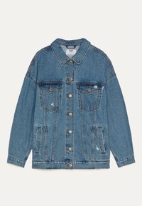 Klasická modrá džínová bunda s předním zapínáním na knoflíky, dvěma náprsními kapsami na knoflíky, postranními kapsami a mírně opotřebovanými detaily.