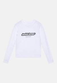 Fehér, hosszú ujjú pamut póló, elülső részén fekete grafikai logóval "Jack & Jones" felirattal, alatta további szöveggel.