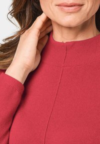 GOLDNER KUSCHELWEICHER MIT KRAGEN - Strickpullover - coral