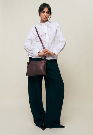 MISAKO Ülerinna-kott - red