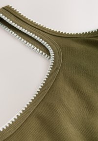 Unausgewählt, khaki green