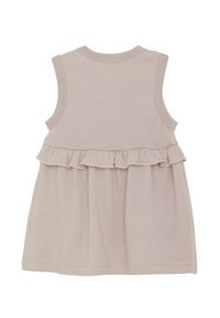 Helles beiges ärmelloses Kleid aus weichem Stoff, mit einem volanten Saum und einem runden Ausschnitt. Einfache, glatte Textur ohne Muster.