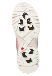 Suola di scarpa atletica bianca con elementi di trazione a motivo nero e macchie gialle. Superficie liscia con scanalature e contorni definiti.