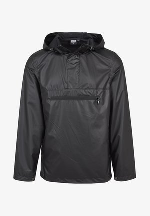 Fekete kapucnis anorák dzseki fényes, vízálló anyagból készült. Elülső cipzáras zsebbel és rugalmas mandzsettával rendelkezik, hogy biztos illeszkedést nyújtson.