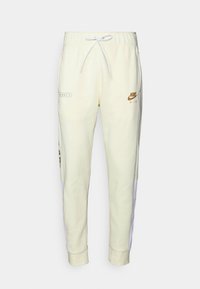 Selecionado, coconut milk/white/dark driftwood