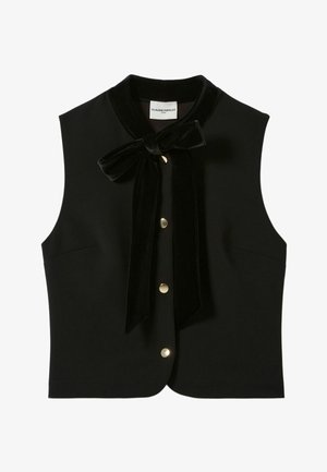 Gilet sans manches noir avec un col en velours et un nœud papillon. Présente des fermetures à boutons dorés et des poches latérales. Tissu lisse.