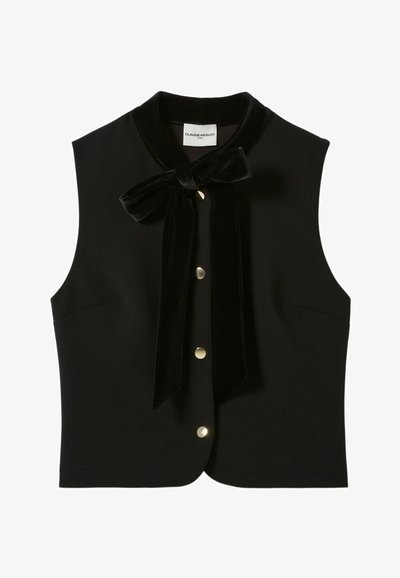 Gilet senza maniche nero con colletto in velluto e papillon. Presenta chiusure con bottoni dorati e tasche laterali. Tessuto dalla texture liscia.