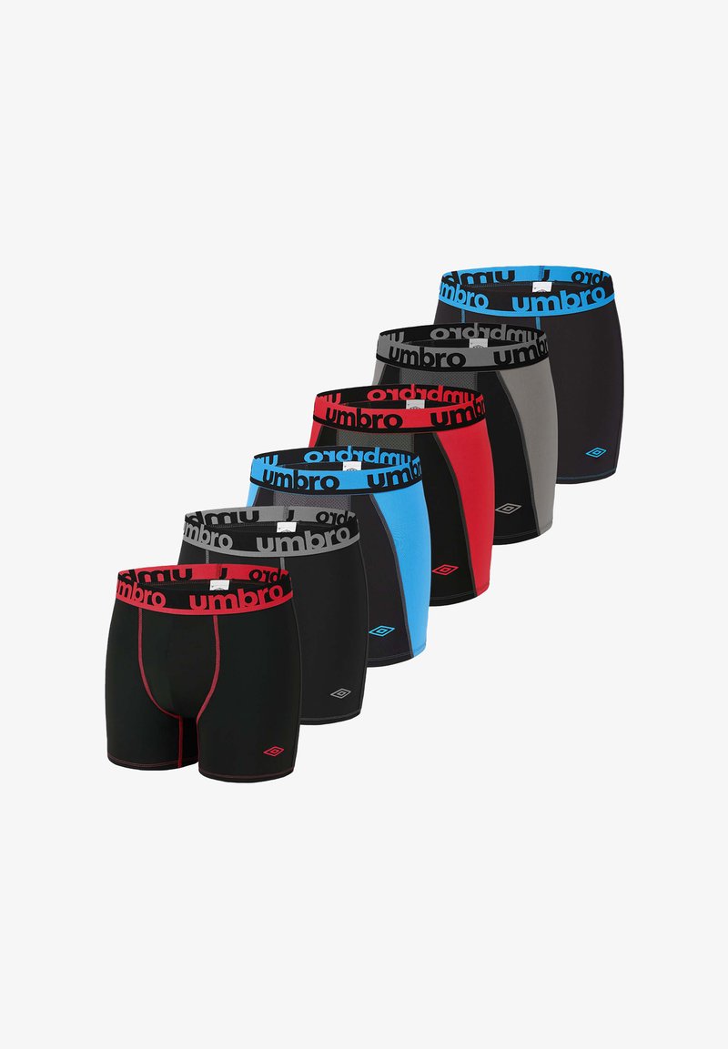 Boxers en noir et en couleurs avec des ceintures élastiques arborant le logo "Umbro". Les variantes incluent des accents rouges, bleus, gris et noirs.