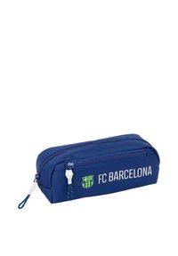 Niebieska etui na przybory z dwiema zamykanymi na zamek przegrodami. Zawiera logo FC Barcelona oraz napis. Wykonane z trwałego materiału o gładkiej fakturze.