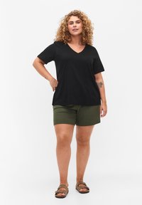 Zizzi SHORT-SLEEVED WITH V-NECK - Jednoduché tričko - black