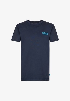 Marineblå t-shirt med korte ærmer med lille lyseblåt "Petrol"-logo på øverste venstre bryst, rund halsudskæring og lige kant.