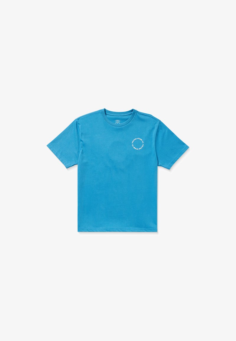 Blauwe katoenen t-shirt met een ronde halslijn en korte mouwen. Heeft een klein wit rond logo op de linkerkant van de borst. Fijne textuur.