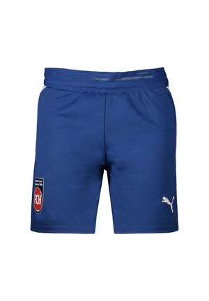 Pantalones cortos deportivos azules con cintura elástica, con un logo de Puma en la pierna derecha y una insignia del club roja y blanca en la pierna izquierda.
