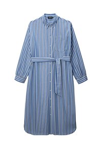 Robe chemise rayée bleue et blanche à manches longues, avec un devant boutonné, un col, une poche sur la poitrine et une ceinture à la taille. Texture de tissu lisse.