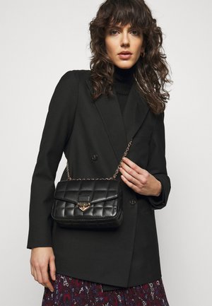MICHAEL Michael Kors SOHOSM CHAIN - Bandolera - black