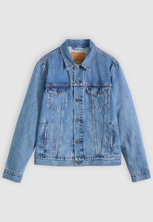 Giacca di jeans azzurro chiaro con colletto a punta, due tasche sul petto e chiusure con bottoni, con una texture leggermente scolorita e cuciture a contrasto.