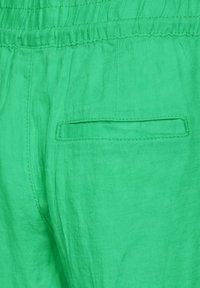 Thumbnail Image 6