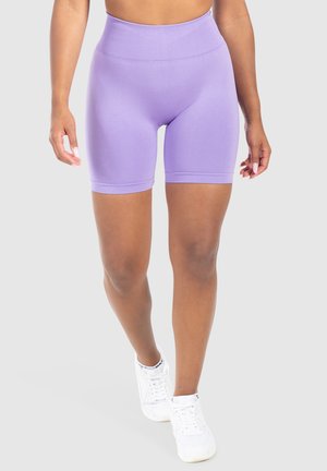 Paarse hooggeplaatste shorts met een geribbelde tailleband en een gladde textuur, met een nauwsluitend ontwerp dat tot halverwege de dij komt.