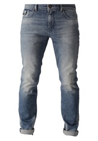 Světle modré džíny z denimu s vybledlým omakem, rovného střihu, pěti kapsami a ohrnutými lemy. Mají přední zapínání na knoflík a poutka na pásek.