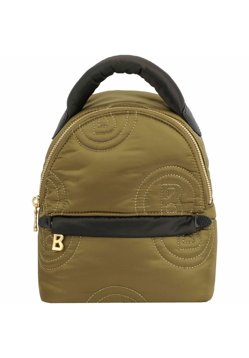 Sac à dos matelassé vert olive avec une forme arrondie, des accents noirs, une poignée supérieure et des détails en or. Présente des éléments de logo en couture texturée.