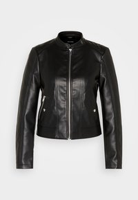 Zwarte leren jas met een aansluitend ontwerp, opstaande kraag, ritssluiting aan de voorkant en zilveren ritssluiting aan de zijzakken. Soepele textuur met subtiele stiksels.