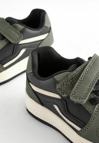 Next FASTENING ELASTIC - REGULAR FIT - Chaussures premiers pas - black