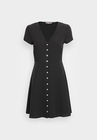 Vestido preto de mangas curtas com decote em V, apresentando uma frente com botões e uma bainha evasê. Feito de tecido suave e com um design sutilmente texturizado.