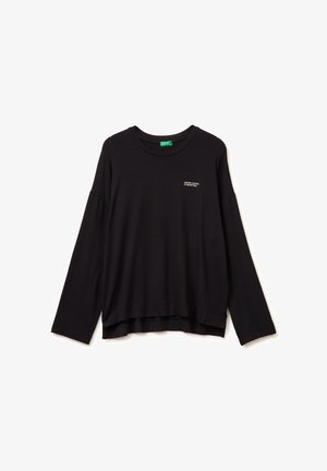 Czarna długa koszulka z okrągłym dekoltem, z logo "United Colors of Benetton" na lewej piersi oraz delikatnym asymetrycznym wykończeniem dołu.